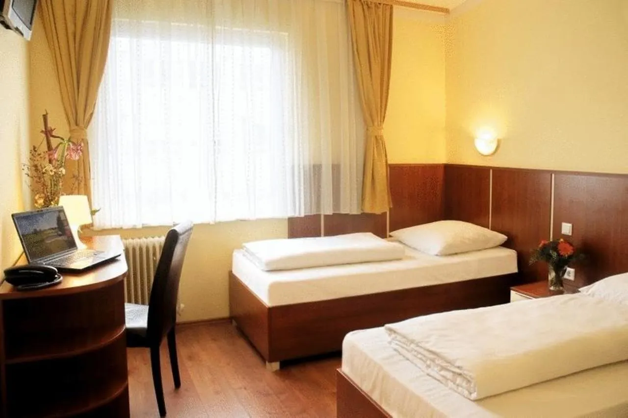 מינכן Atlas City Hotel 3*,